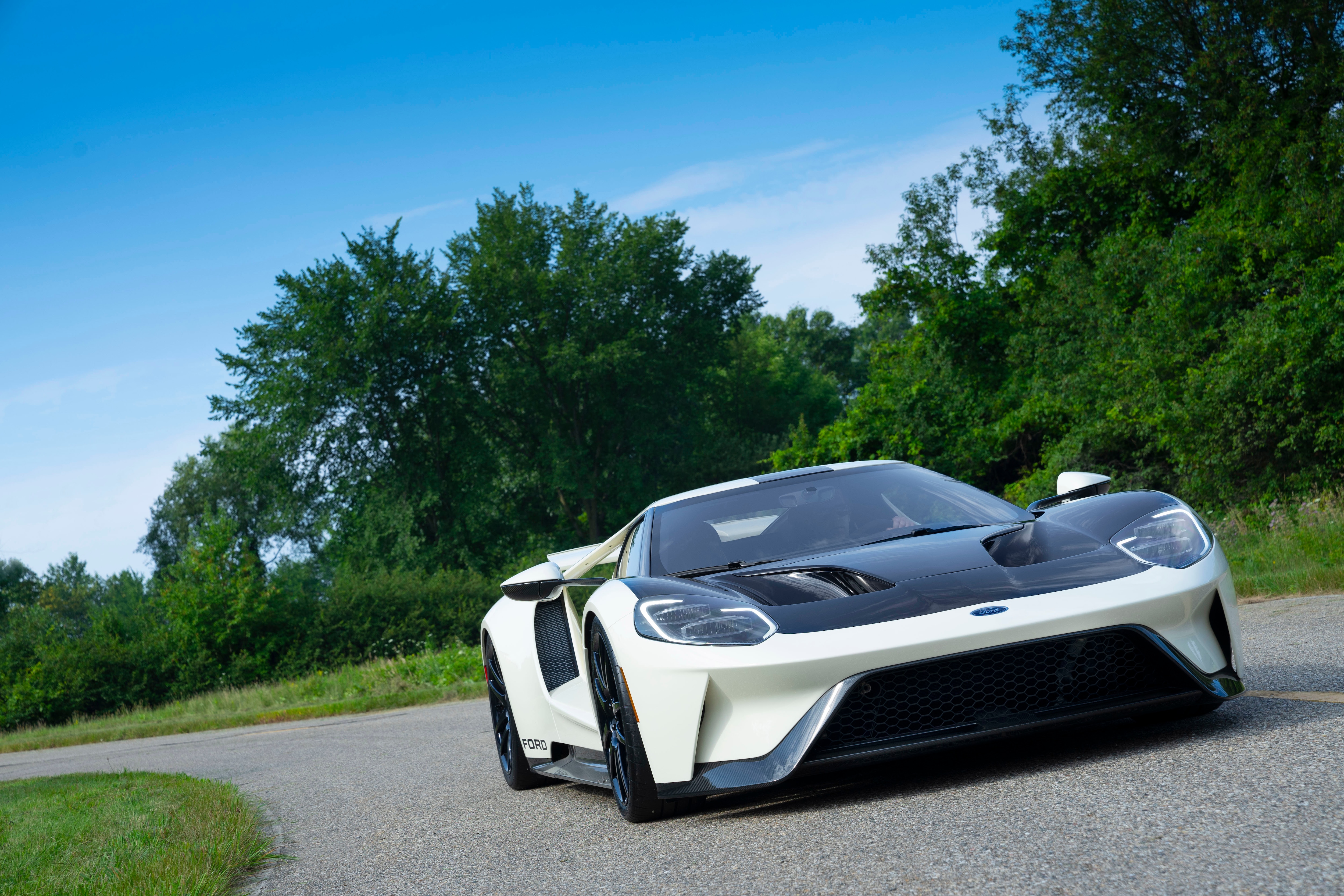 1964 フォードGT プロトタイプヘリテージエディションホワイト チェイスカー Ford GT Heritage Edition Celebrates 1964 Prototypes | Motor